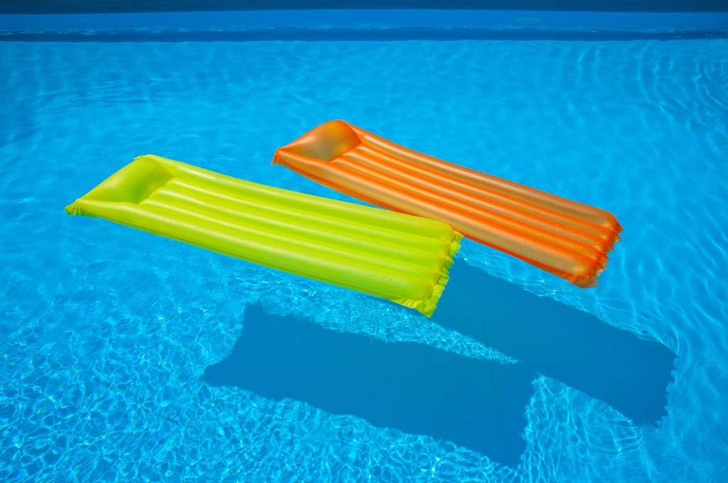 Is There a Better Alternative to Traditional Pool Chlorine? | The LeverEdge